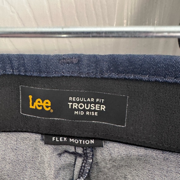 Lee Women’s Regular Fit Mid-Rise Flex Motion Trousers Bundle - Picture 3 of 12